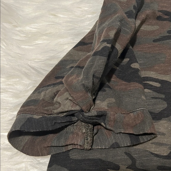 SANCTUARY Camouflage Short Sleeve Top - Picture 3 of 7